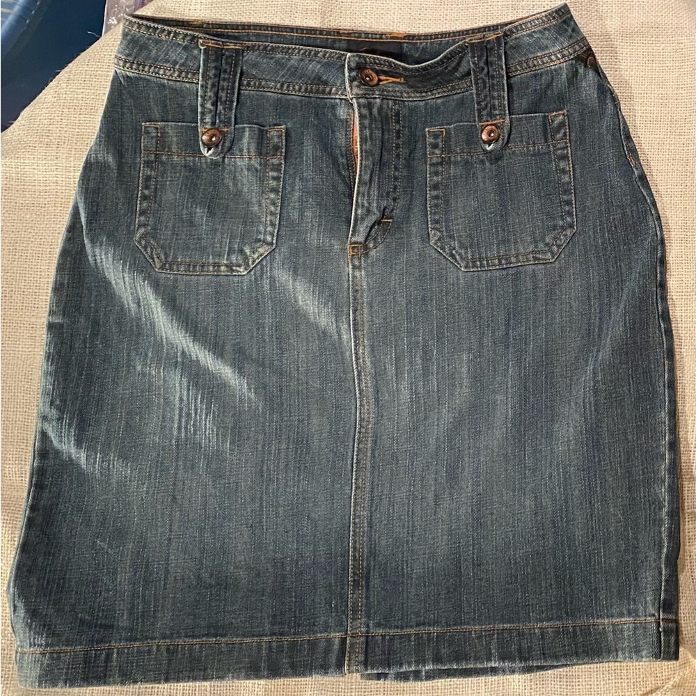 Riders by Lee distressed blue denim skirt with copper stitching. Size 5/6M